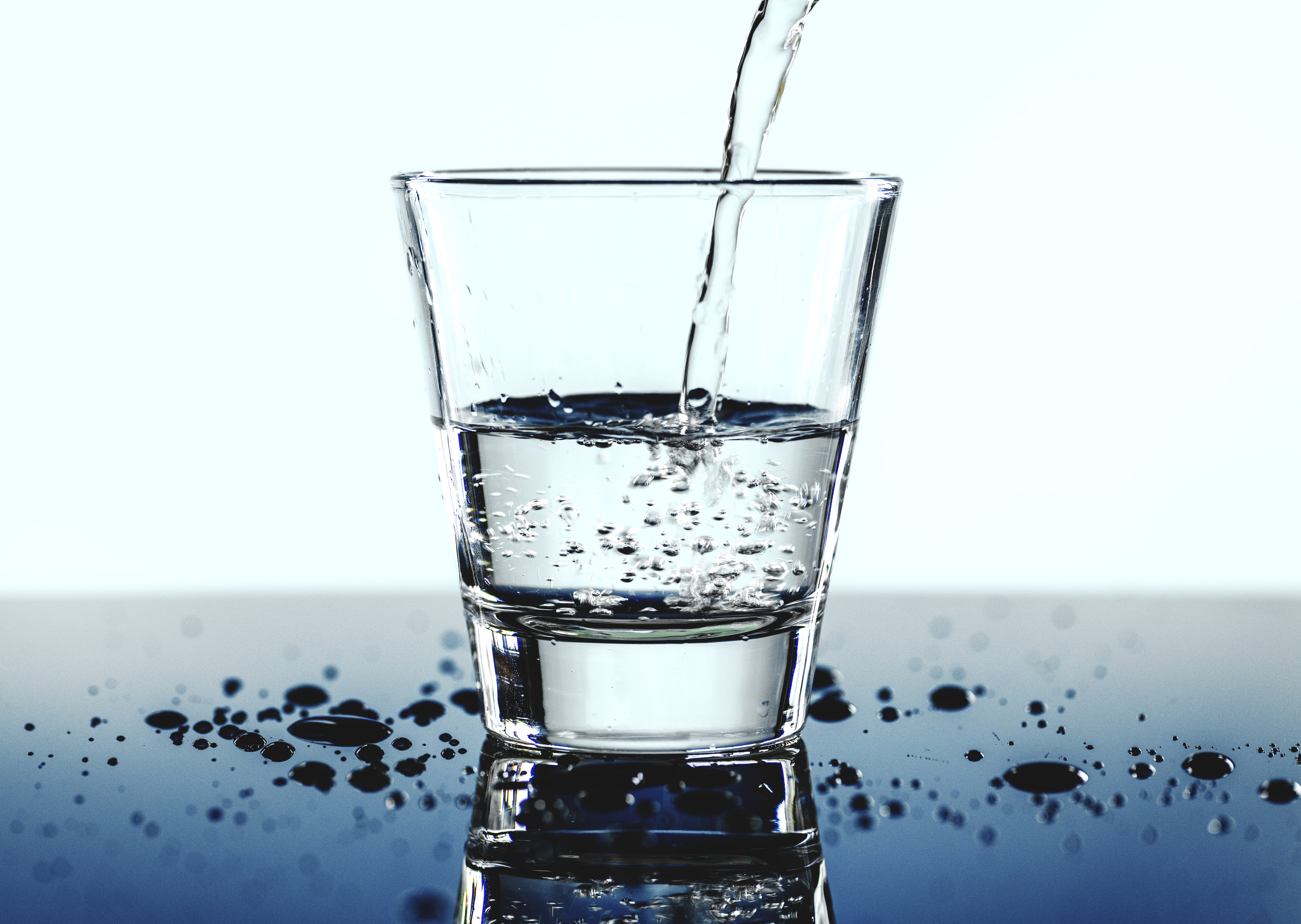 szklanka wody w macro