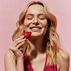 Eveline 99% Natural Strawberry Body Yogurt