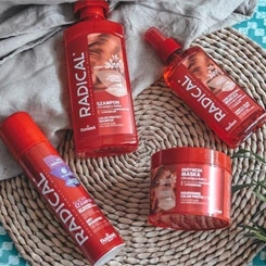 szampon chroniący kolor do włosów farbowanych z pasemkami 